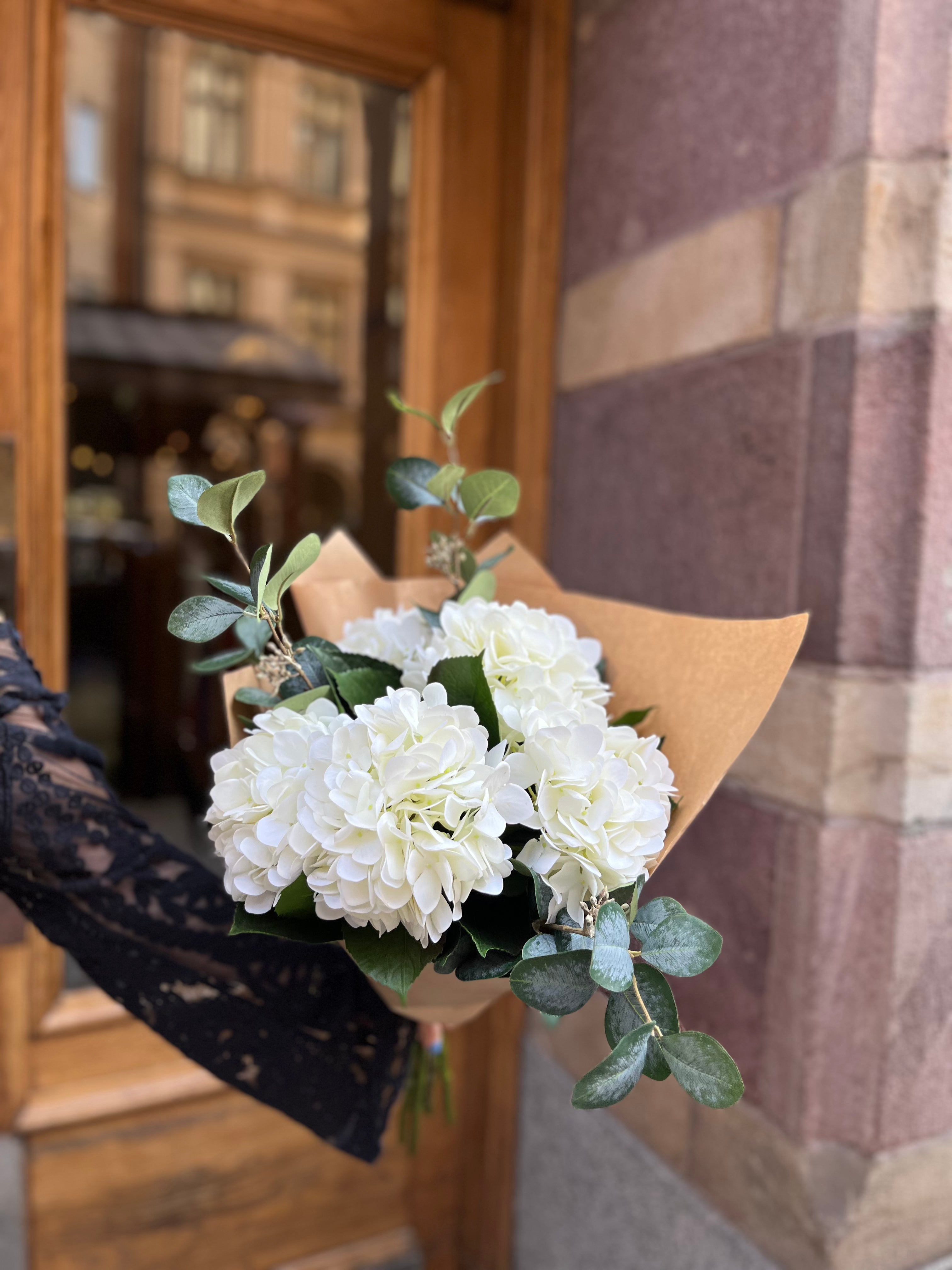 Hydrangea bouquet with berries, White